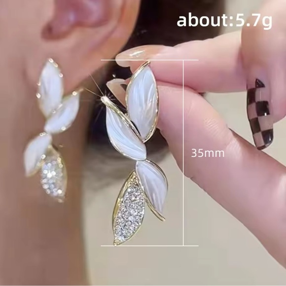 Sirius - Elegant Style Leaf Earrings. NWT - Picture 5 of 5